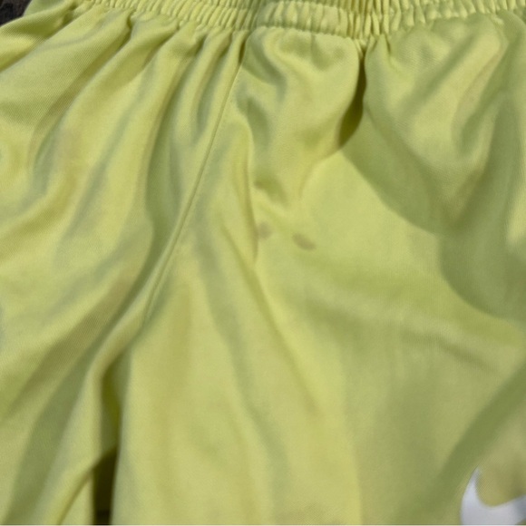 Nike 24M Toddler Outfit Grey Yellow Shorts‎ And T Shirt - Picture 6 of 9